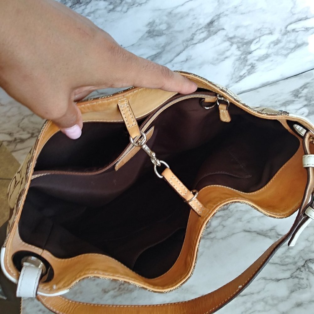COACH tan/white shoulder bags - Picture 5 of 16